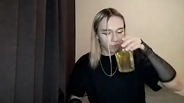 Snapshot of icebenz chatting on 11/19/25, 01:33 icebenz online show from 11/19/25, 01:33