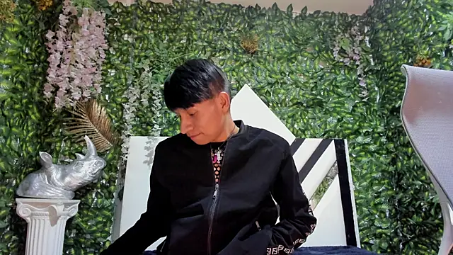 Snapshot of ALEXANDRO_BOVER chatting on 12/18/25, 09:32 ALEXANDRO BOVER online show from 12/18/25, 09:32