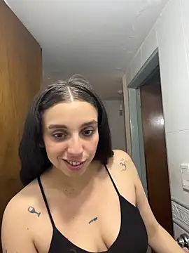 Snapshot of gigi333regi chatting on 12/17/25, 11:11 gigi333regi online show from 12/17/25, 11:11