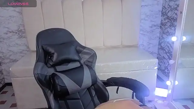 Snapshot of Cute_Martina_v chatting on 11/09/25, 12:36 Cute Martina v online show from 11/09/25, 12:36