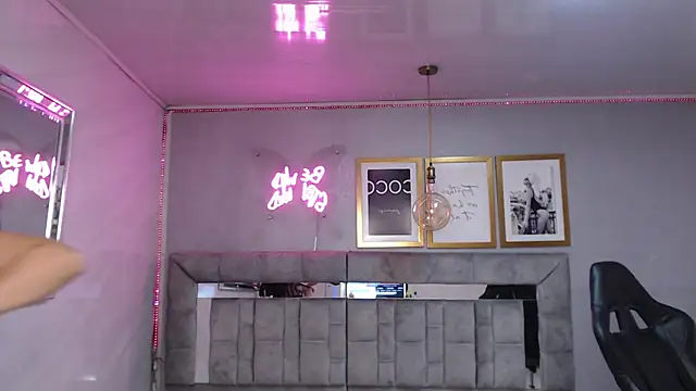 Snapshot of Cute_Martina_v chatting on 11/25/25, 08:09 Cute Martina v online show from 11/25/25, 08:09