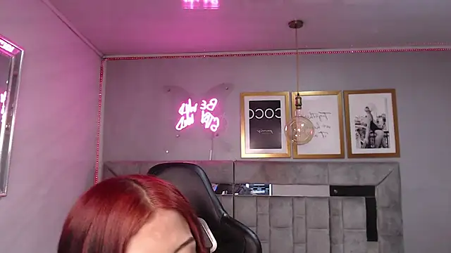 Snapshot of Cute_Martina_v chatting on 12/15/25, 08:02 Cute Martina v online show from 12/15/25, 08:02