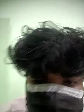 Snapshot of kriZ08 chatting on 10/30/25, 04:52 kriZ08 online show from 10/30/25, 04:52