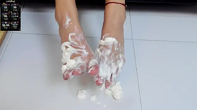 Snapshot of CloePerson chatting on 02/19/26, 03:52 CloePerson online show from 02/19/26, 03:52