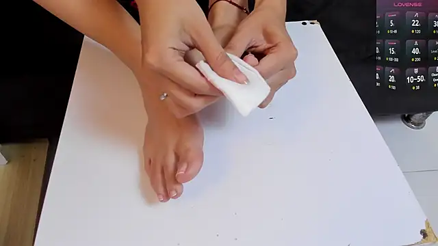 Snapshot of CloePerson chatting on 03/02/26, 03:52 CloePerson online show from 03/02/26, 03:52