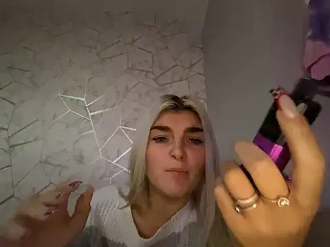 rosie-hipstergal online show from 11/10/25, 11:48