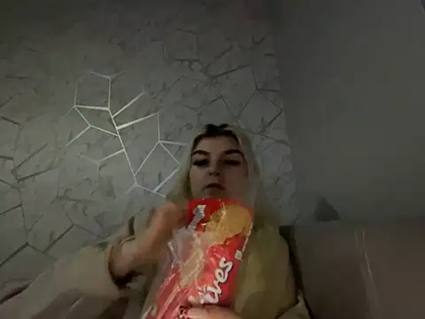 rosie-hipstergal online show from 11/29/25, 11:19