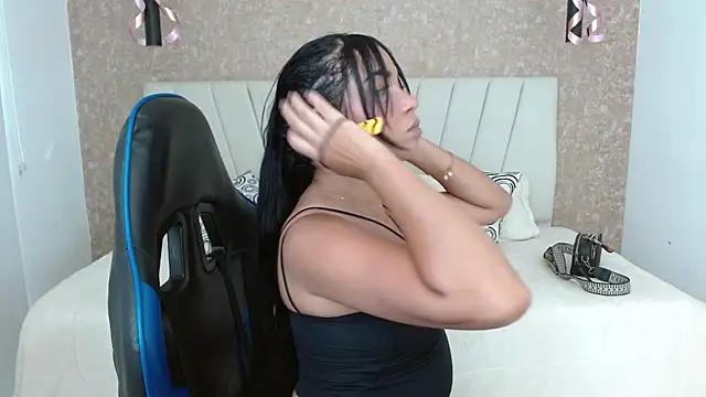 Snapshot of AliceSmity_ chatting on 11/15/25, 05:42 AliceSmity online show from 11/15/25, 05:42