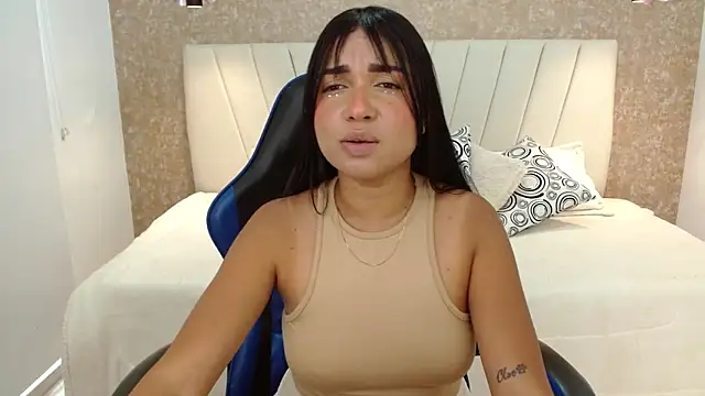 Snapshot of AliceSmity_ chatting on 11/21/25, 05:44 AliceSmity online show from 11/21/25, 05:44