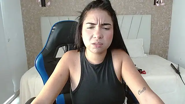 Snapshot of AliceSmity_ chatting on 11/28/25, 05:48 AliceSmity online show from 11/28/25, 05:48