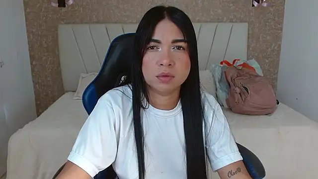 Snapshot of AliceSmity_ chatting on 11/30/25, 06:01 AliceSmity online show from 11/30/25, 06:01