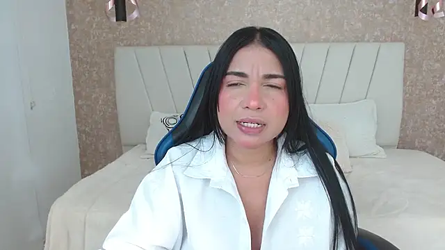 Snapshot of AliceSmity_ chatting on 12/04/25, 07:11 AliceSmity online show from 12/04/25, 07:11