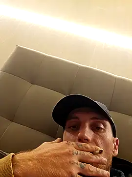 Snapshot of LASO6BRETONNE chatting on 11/11/25, 08:42 LASO6BRETONNE online show from 11/11/25, 08:42