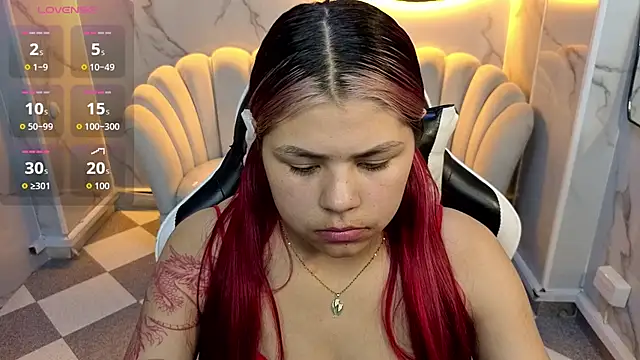 Snapshot of Little_cherry_b chatting on 10/29/25, 07:48 Little cherry b online show from 10/29/25, 07:48