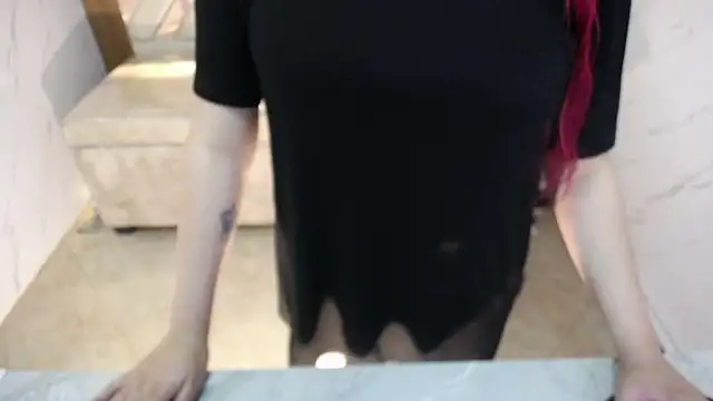 Snapshot of Little_cherry_b chatting on 11/28/25, 07:49 Little cherry b online show from 11/28/25, 07:49