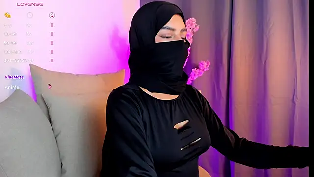 shaima   online show from 12/13/25, 10:15