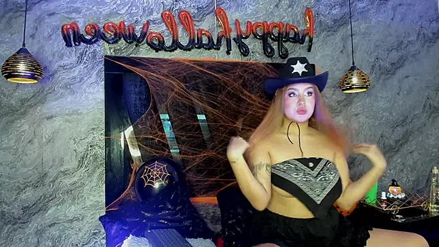 Snapshot of VelvetKiss_ chatting on 10/31/25, 04:52 VelvetKiss online show from 10/31/25, 04:52