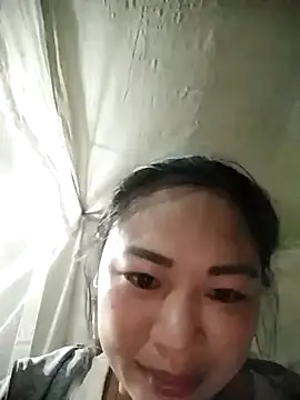 Snapshot of yeu-yeu chatting on 10/27/25, 01:37 yeu-yeu online show from 10/27/25, 01:37