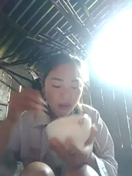 Snapshot of yeu-yeu chatting on 10/29/25, 12:02 yeu-yeu online show from 10/29/25, 12:02