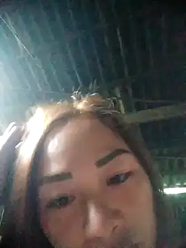 Snapshot of yeu-yeu chatting on 10/31/25, 06:14 yeu-yeu online show from 10/31/25, 06:14