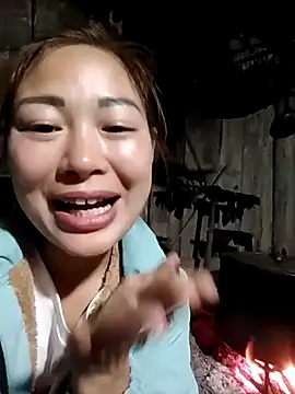 Snapshot of yeu-yeu chatting on 11/12/25, 11:10 yeu-yeu online show from 11/12/25, 11:10