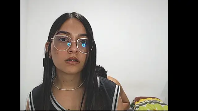 Snapshot of ALICE_JULIETA chatting on 11/04/25, 12:54 ALICE JULIETA online show from 11/04/25, 12:54