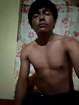 Snapshot of GuzzMiranda18 chatting on 11/13/25, 10:47 GuzzMiranda18 online show from 11/13/25, 10:47