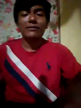 Snapshot of GuzzMiranda18 chatting on 11/15/25, 08:44 GuzzMiranda18 online show from 11/15/25, 08:44