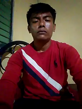 Snapshot of GuzzMiranda18 chatting on 11/21/25, 01:15 GuzzMiranda18 online show from 11/21/25, 01:15