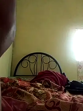 Snapshot of GuzzMiranda18 chatting on 11/29/25, 07:39 GuzzMiranda18 online show from 11/29/25, 07:39