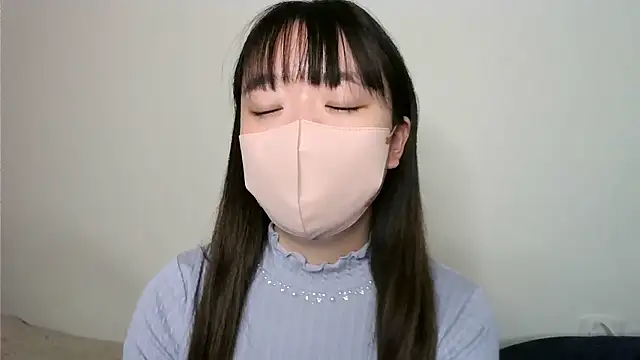 Snapshot of yua_chan00 chatting on 10/31/25, 06:42 yua chan00 online show from 10/31/25, 06:42