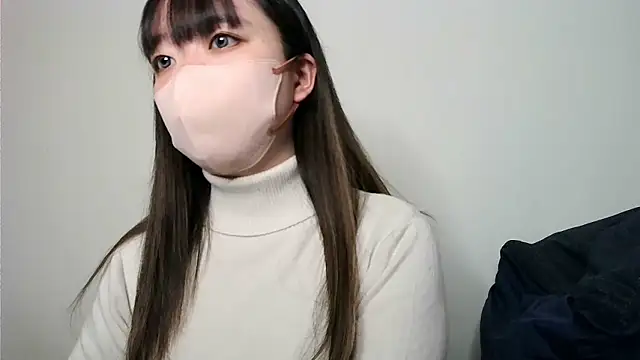 Snapshot of yua_chan00 chatting on 11/11/25, 12:49 yua chan00 online show from 11/11/25, 12:49