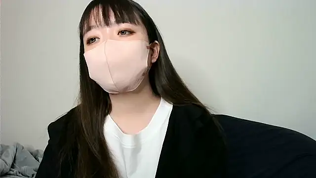 Snapshot of yua_chan00 chatting on 11/13/25, 11:20 yua chan00 online show from 11/13/25, 11:20