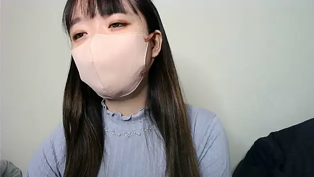 Snapshot of yua_chan00 chatting on 11/14/25, 03:22 yua chan00 online show from 11/14/25, 03:22