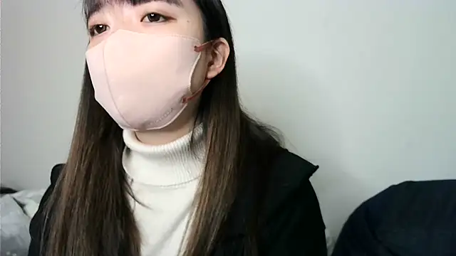 Snapshot of yua_chan00 chatting on 11/18/25, 01:48 yua chan00 online show from 11/18/25, 01:48