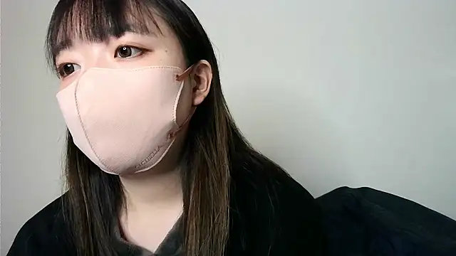 Snapshot of yua_chan00 chatting on 11/20/25, 01:11 yua chan00 online show from 11/20/25, 01:11