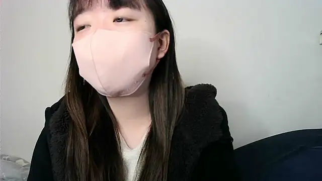 Snapshot of yua_chan00 chatting on 11/24/25, 06:35 yua chan00 online show from 11/24/25, 06:35