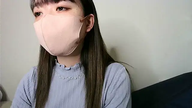 Snapshot of yua_chan00 chatting on 11/26/25, 12:17 yua chan00 online show from 11/26/25, 12:17