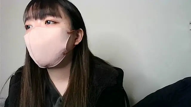 Snapshot of yua_chan00 chatting on 11/30/25, 01:26 yua chan00 online show from 11/30/25, 01:26