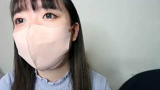 Snapshot of yua_chan00 chatting on 12/14/25, 01:16 yua chan00 online show from 12/14/25, 01:16