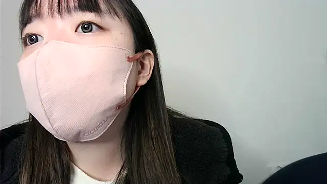 Snapshot of yua_chan00 chatting on 12/15/25, 06:17 yua chan00 online show from 12/15/25, 06:17