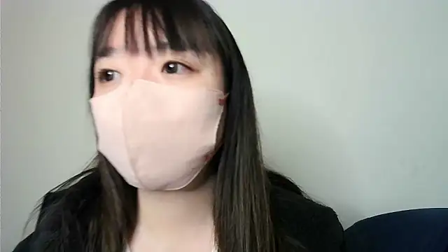 Snapshot of yua_chan00 chatting on 12/17/25, 08:48 yua chan00 online show from 12/17/25, 08:48