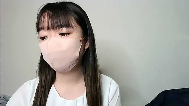 Snapshot of yua_chan00 chatting on 12/19/25, 06:04 yua chan00 online show from 12/19/25, 06:04