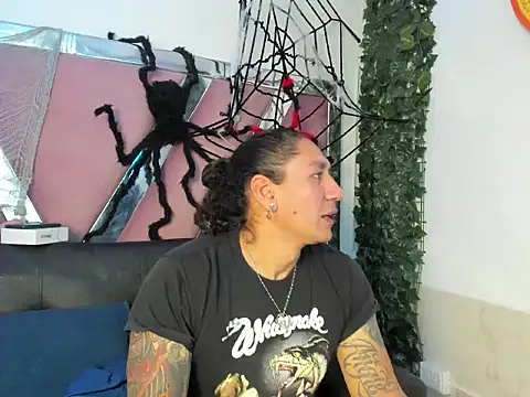 Snapshot of ErosyVenus69 chatting on 11/05/25, 06:19 ErosyVenus69 online show from 11/05/25, 06:19