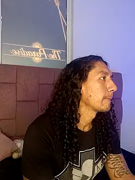 Snapshot of ErosyVenus69 chatting on 11/12/25, 05:35 ErosyVenus69 online show from 11/12/25, 05:35