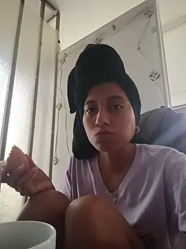 YeseniaRodriguez3 online show from 11/21/25, 05:33