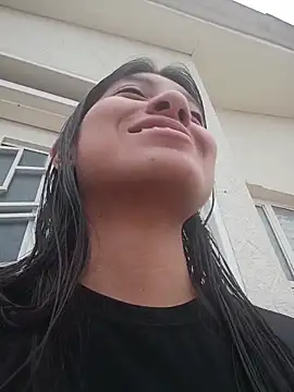 YeseniaRodriguez3 online show from 04/09/26, 12:21