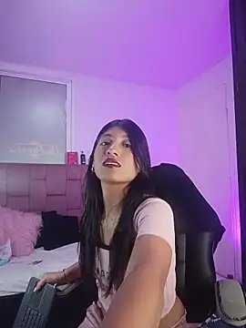 YeseniaRodriguez3 online show from 04/24/26, 12:51