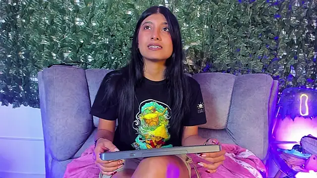 YeseniaRodriguez3 online show from 06/30/26, 01:12
