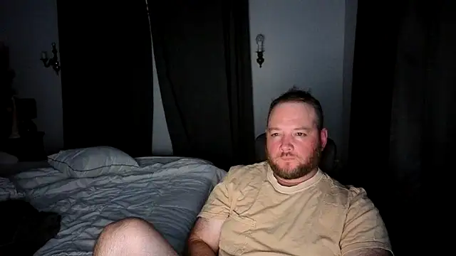 Snapshot of john_clarisa chatting on 12/17/25, 08:20 john clarisa online show from 12/17/25, 08:20